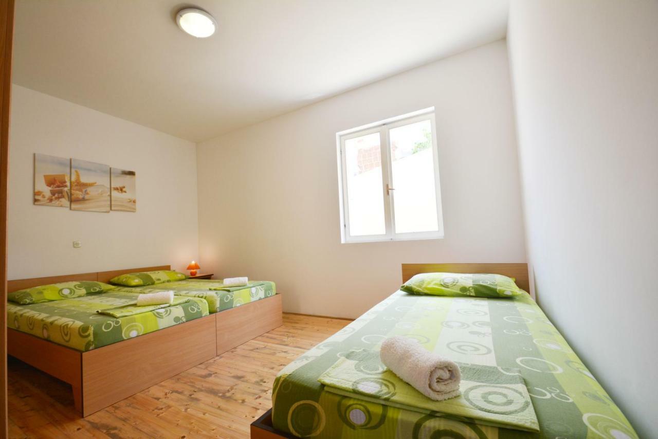 Apartments Barbati Kustići Екстериор снимка
